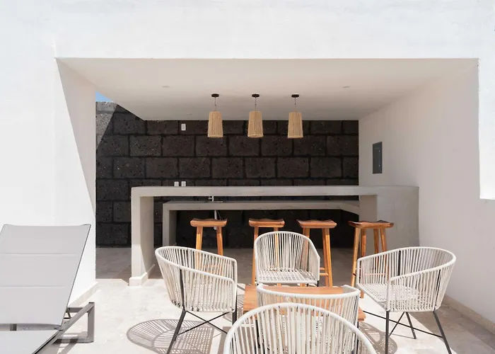 2Bd With Rooftop Pool Near Beach