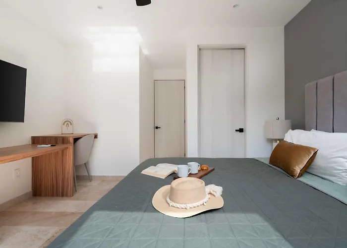 2Bd With Rooftop Pool Near Beach
