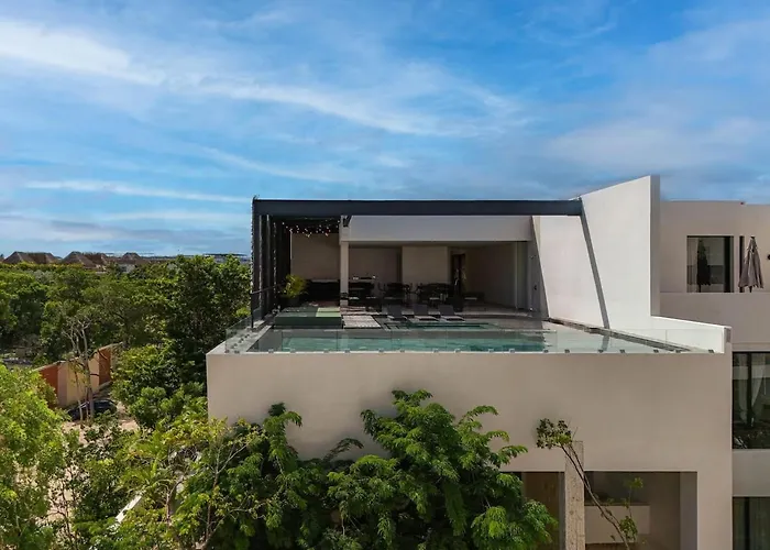 Elegant 2Br W Rooftop Pool Close To Beach
